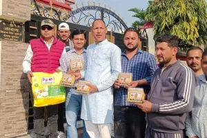 भाजपा विधायक के आवास पर बीड़ी लेकर पहुंचे