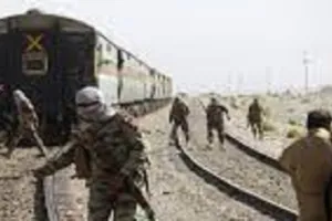 पाकिस्तान में ट्रेन हाईजैक, 450 यात्रियों को बनाया बंधक, 6 सैनिकों की मौत , BLA ने कहा- एक्शन लिया तो बंधक मारे जाएंगे