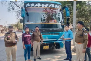 गोंडा: अवैध वाहनों के संचालन पर प्रशासन सख्त, बिना परमिट संचालित हो रही डबल डेकर बस समेत 10 वाहन सीज    