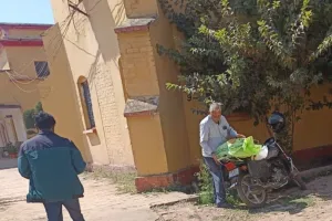 सुलतानपुर: बोर्ड परीक्षा की सुरक्षा में खतरा, बाइक और सवारी वाहन से ले जाई जा रही कॉपियां 