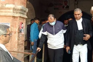 सुलतानपुर: पूर्व विधायक संतोष पांडेय विशेष कोर्ट में हाजिर, बयान दर्ज 