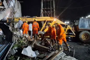 लुधियाना में बहुमंजिला इमारत ढ़ही, छह लोगों के मलबे में फंसे होने की आशंका