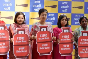 आतिशी ने होली पर महिलाओं को मुफ्त LPG सिलेंडर देने के वादे को लेकर BJP पर साधा निशाना