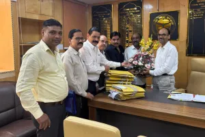 लखनऊ: स्वास्थ्य कर्मियों की इस मांग का जल्द आदेश होगा जारी, डीजी हेल्थ और निदेशक प्रशासन से मिला प्रतिनिधिमण्डल