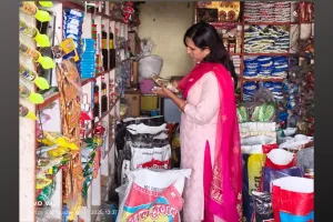 बाराबंकी: होली से पहले खाद्य विभाग की बड़ी कार्रवाई, 40 किलो बूंदी नष्ट की... 5 दुकानों से खोया-बर्फी के लिए सैंपल 