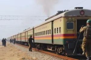 हाईजैक ट्रेन से बंधकों को छुड़ाने पहुंची पाकिस्तानी सेना, 11 सैनिकों की मौत, कई BLA विद्रोही भी मारे गए