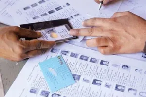 निर्वाचन आयोग का बड़ा फैसला, वोटर आईडी से लिंक होगा आधार कार्ड