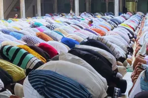 UP News: राजधानी लखनऊ समेत राज्य में शांतिपूर्वक अदा की गई अलविदा की नमाज 