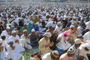 Eid-ul-Fitr 2025; कानपुर में सकुशल ढंग से संपंन्न हुई नमाज; CCTV और ड्रोन से निगरानी, DM, पुलिस कमिश्नर ने दी बधाई, देखें- PHOTOS