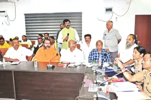 ईद-नवरात्र पर ड्रोन व सीसीटीवी से होगी निगरानी; कानपुर में मंदिरों और मस्जिदों पुलिस की चाकचौबंद व्यवस्था, जगह-जगह बैरिकेडिंग