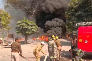 कानपुर में दो जगह लगी आग; किदवई नगर कच्ची बस्ती और कृष्णा नगर में लपटें उठती देख मचा हड़कंप, दमकल विभाग ने पाया काबू