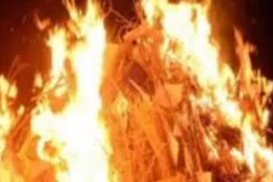 होलिका दहन का मुहूर्त रात 11.26 से 12.18 तक; इतने बजे तक रहेगी भद्रा करण, परिक्रमा के समय यह डालने से आती सुख-समृद्धि...