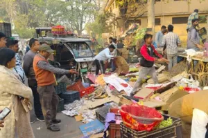 अतिक्रमण व गंदगी पर सख्त कार्रवाई, किया 18 हजार का चालान