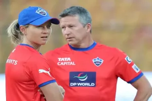 शायद मैच का दबाव नहीं झोल पाए, डब्ल्यूपीएल फाइनल हारने के बाद बोले दिल्ली के मुख्य कोच Jonathan Batty