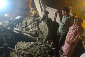 कानपुर के जूही में सीवर समस्या का निदान, आधी रात मेट्रो ने डाली लाइन; आधा दर्जन मोहल्ले के लोग थे परेशान