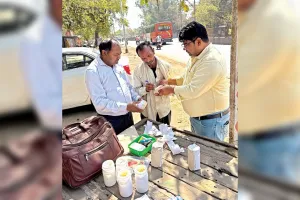 कानपुर में होली का त्योहार आते ही मिलावट खोर सक्रिय; संदेह में 610 किलो खोया नष्ट कराया...सचल दल ने 31 नमूने जांच को भेजे 