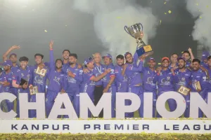 KPL; कानपुर के ग्रीनपार्क स्टेडयिम में सीसामऊ सुपरकिंग्स ने मयूर मेरिकल्स को हराया...चमचमाती ट्रॉफी उठाई, देखें- PHOTOS