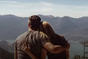 पांच बच्चों की मां का भांजे पर आया दिल...प्रेमी के साथ हो गई फरार, चित्रकूट में पीड़ित पति बोला- पुलिस भी नहीं सुन रही