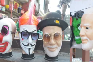 मुरादाबाद : मोदी-योगी के मुखौटे पहनकर होली मनाएंगे युवा, खूब हो रही बिक्री