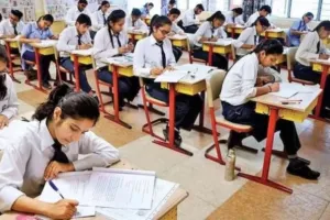 अल्मोड़ा में 5811 ने दी अंग्रेजी, ड्राइंग एंड पेंटिंग की परीक्षा   