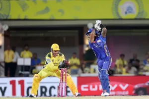 VIDEO : MS Dhoni की फुर्ती देखकर मंत्रमुग्ध हो गए मैथ्यू हेडन, महज 0.12 सेकंड में सूर्यकुमार यादव को किया स्टंपिंग