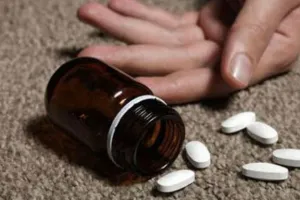 पत्नी मायके गई तो पति ने खा लिया जहर