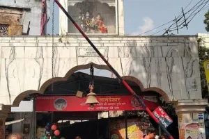 कानपुर में आनंदेश्वर मंदिर प्रांगण से सेवादार की बाइक चोरी, पुलिस बोली- कैमरे खराब, CM से शिकायत करो...