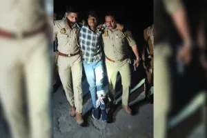 हमीरपुर में पुलिस की बदमाशों से मुठभेड़...मुख्य आरोपी के पैर में लगी गोली, दो गिरफ्तार; तमंचे के बल पर की थी लूटपाट