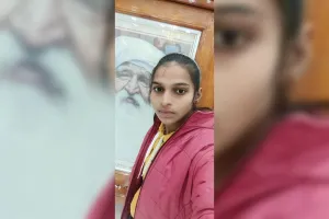 इटावा में किशोरी ने खुद को कमरे में किया बंद...फांसी लगाकर दे दी जान, परिजन बोले- बाजार से सभी के लिए लाई थी कपड़े