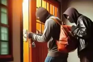 चोरों ने हाथ मारा और पीड़ित ने मौका, असली राज चोरों ने खोला
