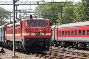 होली को लेकर ट्रेनों में वेटिंग शुरू, दिल्ली-देहरादून के यात्री दें ध्यान