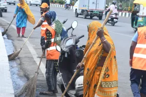 Lucknow News: ड्यूटी से गायब सफाईकर्मियों का कटेगा वेतन, अपर नगर आयुक्त ने दिए जांच के निर्देश