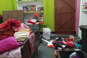 हरदोईः पूर्व बैंककर्मी के घर से लाखों के जेवर और कैश समेट ले गए चोर, छानबीन में जुटी पुलिस और फोरेंसिक टीम