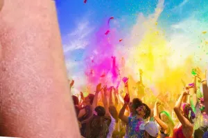 Holi Chemical Colors: केमिकल वाले रंगों से हो सकता है एक्जिमा, जानें कैसे करें बचाव