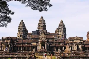 कंबोडियाः अंकोर मंदिर परिसर में मिला बुद्ध की 12वीं प्रतिमा का धड़