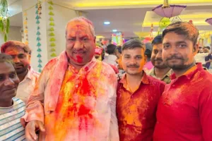 'जिन्हें रंगों से परहेज है, वे देश छोड़कर चले जाएं'...योगी सरकार में कैबिनेट मंत्री डॉ. संजय निषाद का बड़ा बयान