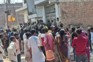 प्रयागराजः अधेड़ महिला का मिला शव, हत्या का आरोप, परिजनों ने किया जमकर बवाल