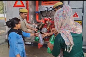 बहराइच: प्रयागराज से पांच हजार लीटर गंगा जल लेकर पहुंचा वाहन, लोगों की उमड़ी भीड़ 