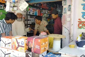 कासगंज: पुलिस से बेखौफ उचक्के, साइकिल से उतार ले गए दो लाख नकदी भरा थैला