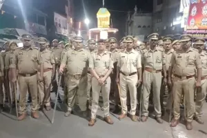 बहराइच: अलविदा की नमाज को लेकर पुलिस ने किया फ्लैग मार्च 