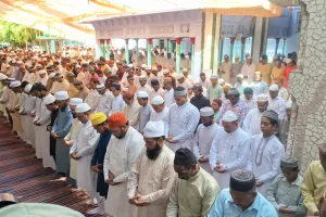 Bareilly: अलविदा माहे मुबारक रमजान...अमन के साथ मस्जिदों में अदा जुमातुलविदा की नमाज