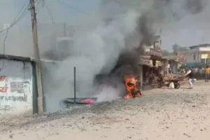 Jharkhand fire incident :  गढ़वा में पटाखे की दुकान में आग लगने से तीन बच्चों समेत पांच लोगों की मौत 