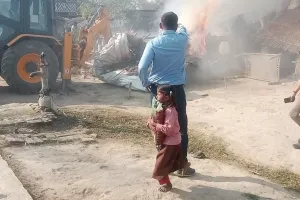 Ambedkarnagar News : अतिक्रमण हटाने की घटना को राजनीतिक दल पकड़ा रहे हैं तूृल : उपजिलाधिकारी