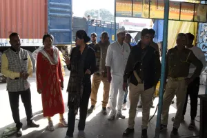 मुरादाबाद : अवैध निर्माण को तीन दिन में गिरा दें, नहीं तो बुलडोजर चलेगा