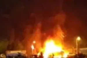 मुंबई: धारावी इलाके में बड़ा हादसा, ट्रक में सिलेंडर विस्फोट के बाद लगी आग