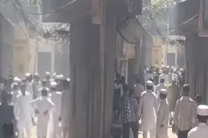 मुरादाबाद : ईद पर बवाल, पिता-पुत्र को पीटने के बाद पथराव...4 आरोपियों के खिलाफ रिपोर्ट दर्ज 