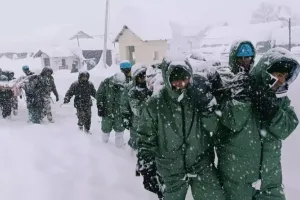 Uttarakhand Avalanche: माणा हिमस्खलन में 46 श्रमिक सुरक्षित निकाले, 8 की मौत