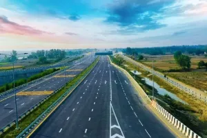 UP :  एक्सप्रेसवे पर 20 से 40 किमी तक घटी गति सीमा, 15 फरवरी तक तेज रफ्तार पड़ेगी भारी