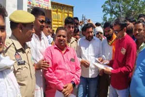 शाहजहांपुर: राणा सांगा पर अपमानजनक टिप्पणी से उबाल...अल्हागंज में फूंका सपा सांसद का पुतला