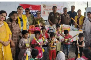 महिला बंदियों के बच्चों को पिचकारी व गुलाल देकर भरे खुशियों के रंग; कानपुर जेल में अंतर्राष्ट्रीय महिला दिवस का आयोजन 